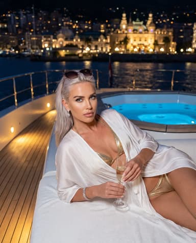 Anouk de Vries